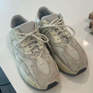 Adidas Yeezy boost 700